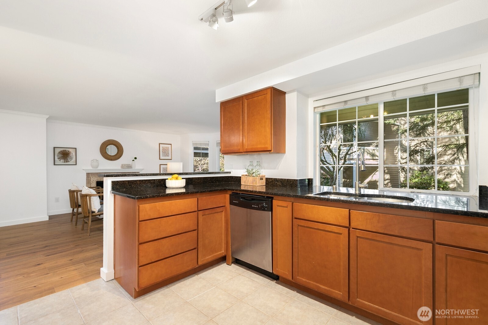 10022 NE 120th Lane #G101, Kirkland, WA 98034