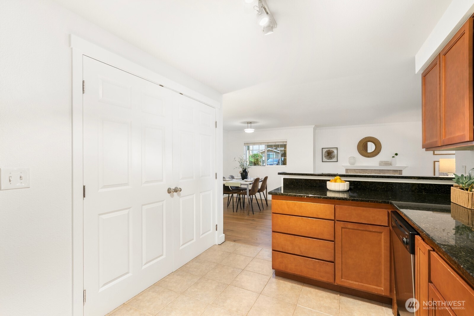 10022 NE 120th Lane #G101, Kirkland, WA 98034