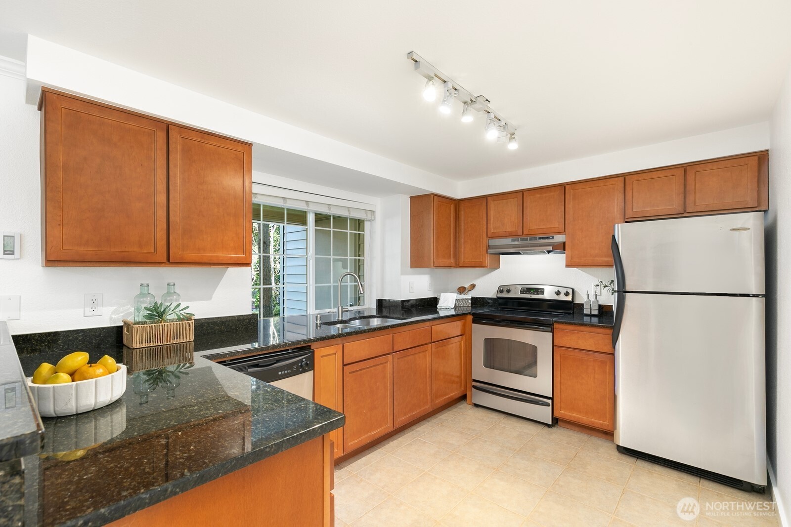 10022 NE 120th Lane #G101, Kirkland, WA 98034