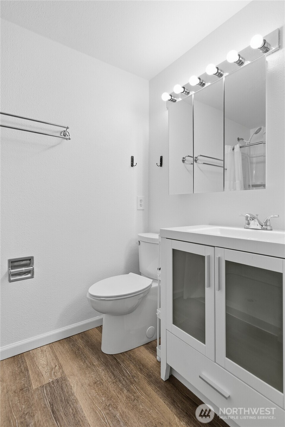 23321 Cedar Way #J204, Mountlake Terrace, WA 98043-4344