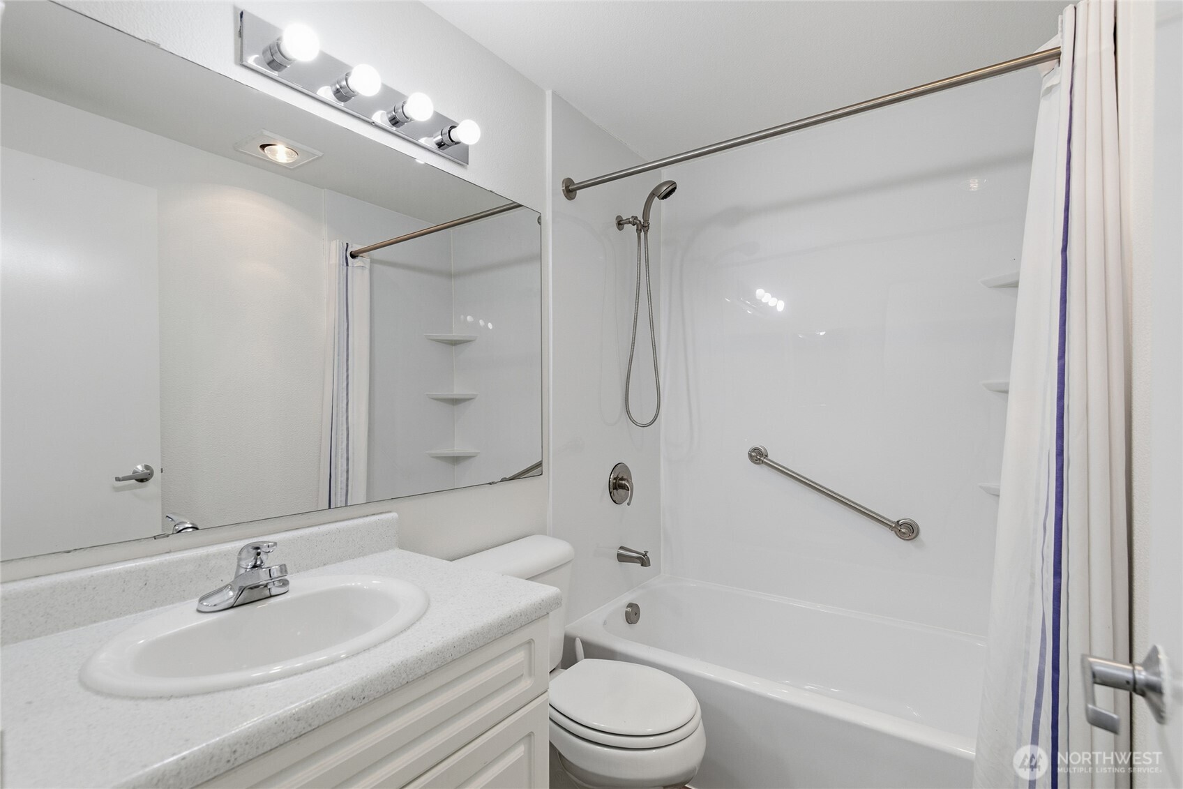 23321 Cedar Way #J204, Mountlake Terrace, WA 98043-4344