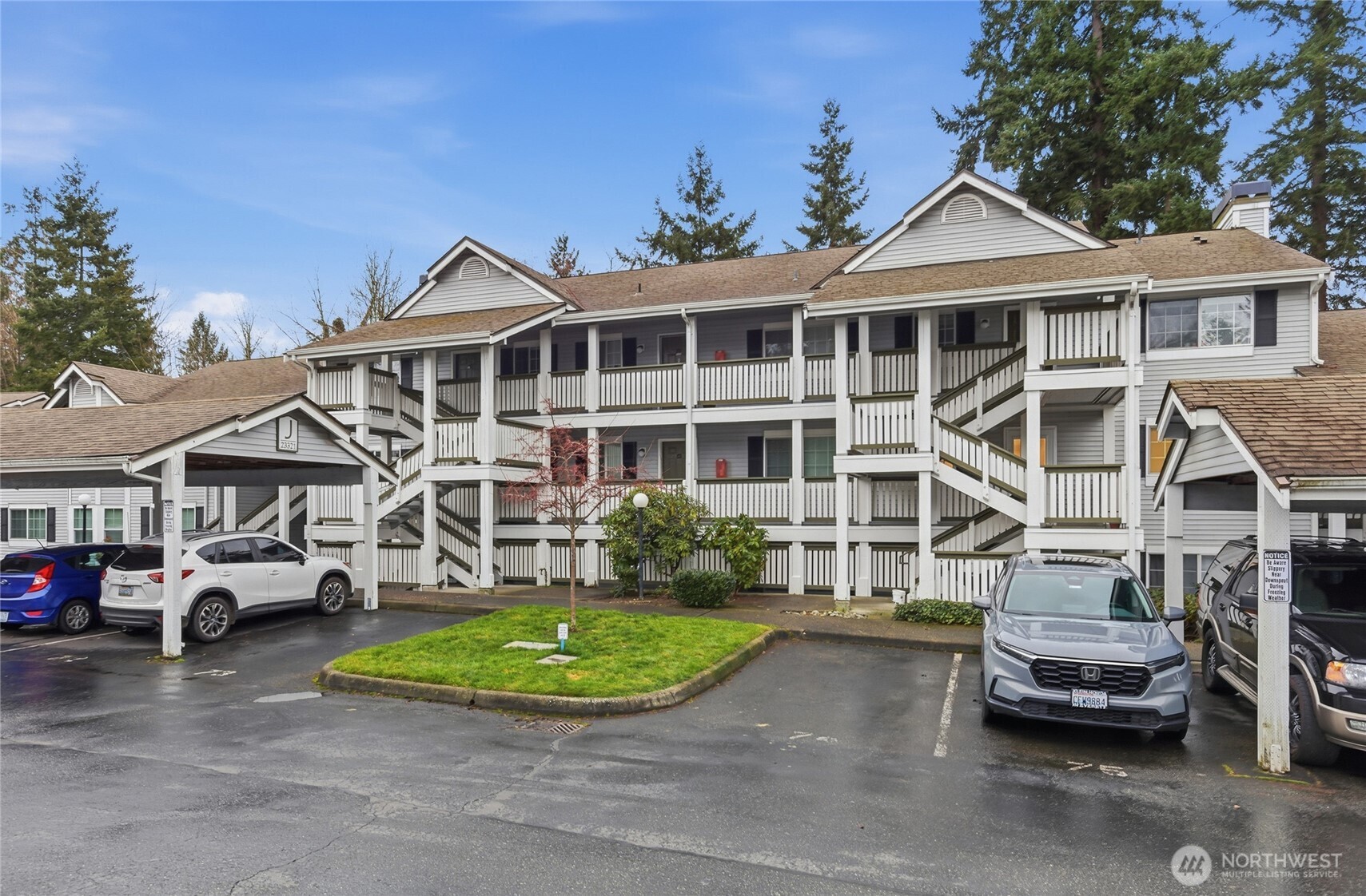 23321 Cedar Way #J204, Mountlake Terrace, WA 98043-4344