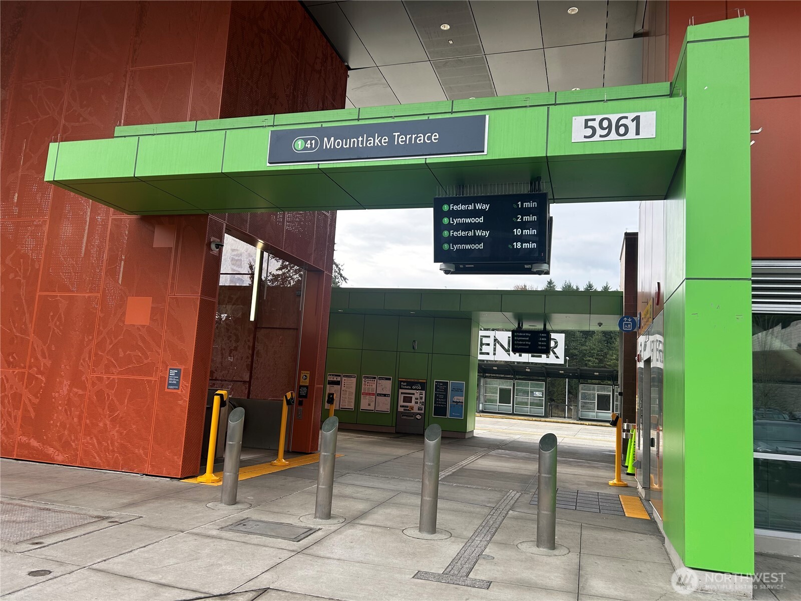 23321 Cedar Way #J204, Mountlake Terrace, WA 98043-4344