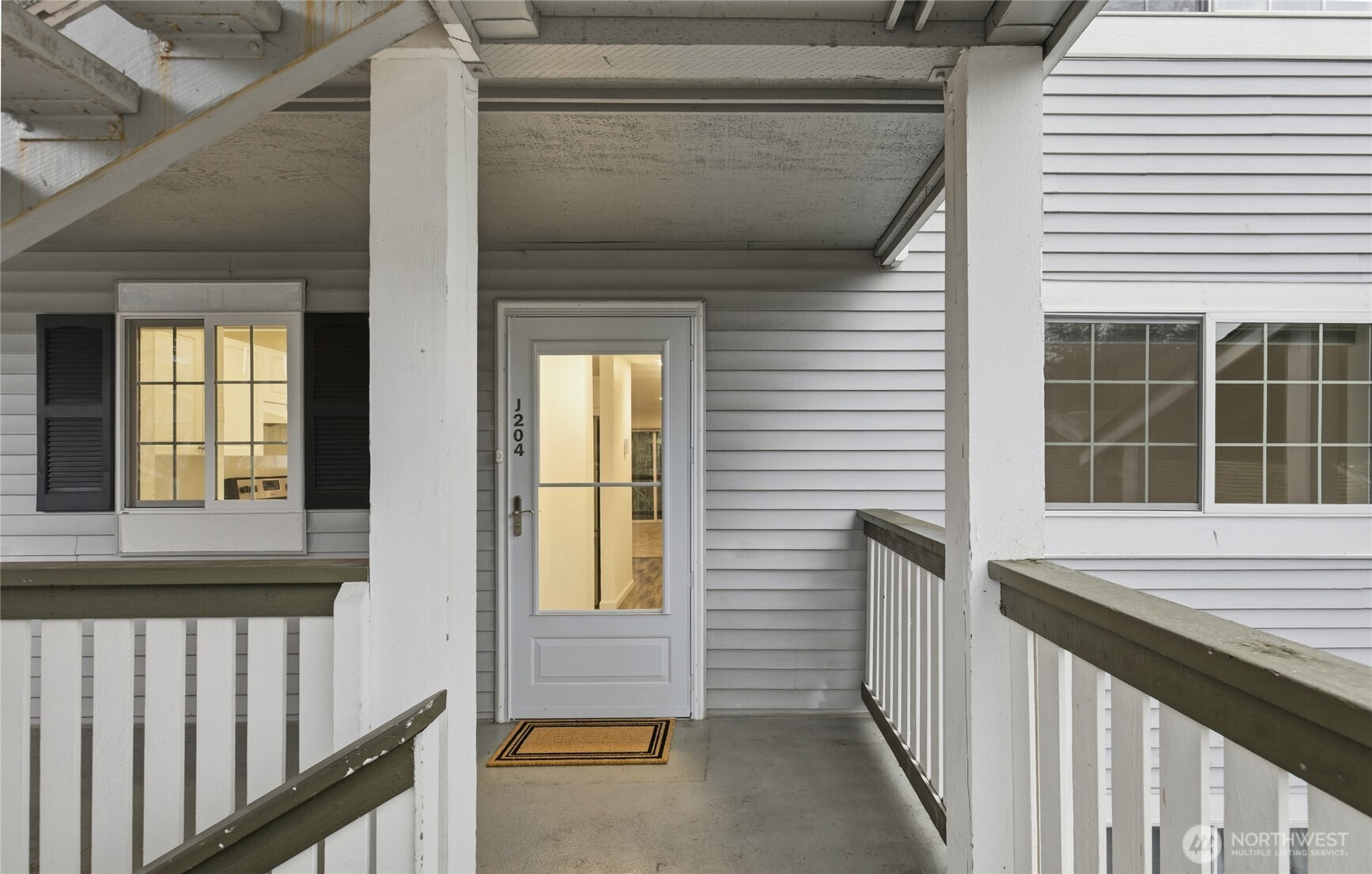 23321 Cedar Way #J204, Mountlake Terrace, WA 98043-4344
