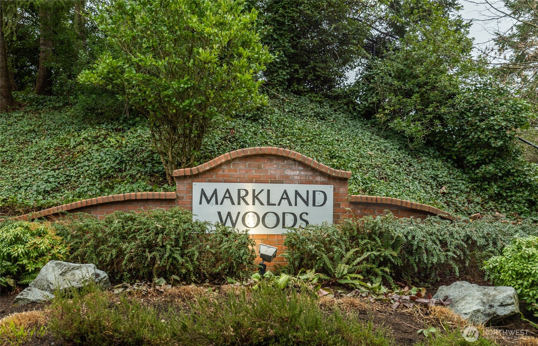 23321 Cedar Way #J204, Mountlake Terrace, WA 98043-4344