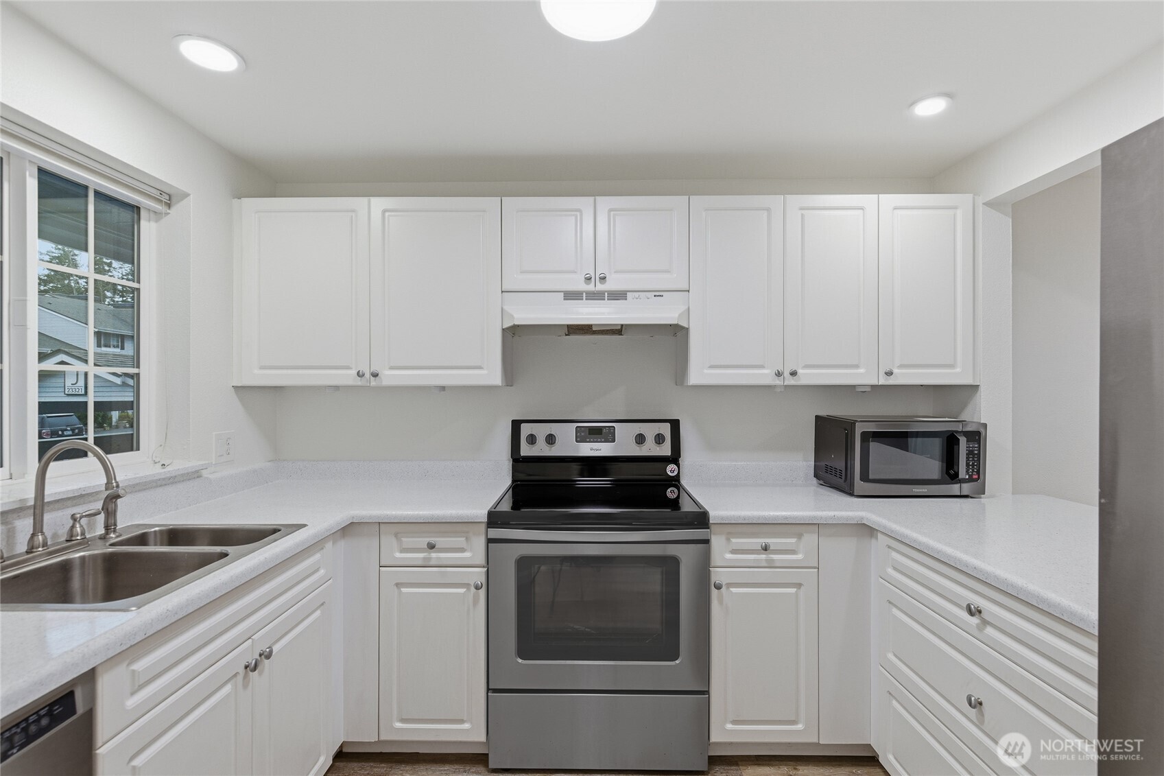 23321 Cedar Way #J204, Mountlake Terrace, WA 98043-4344