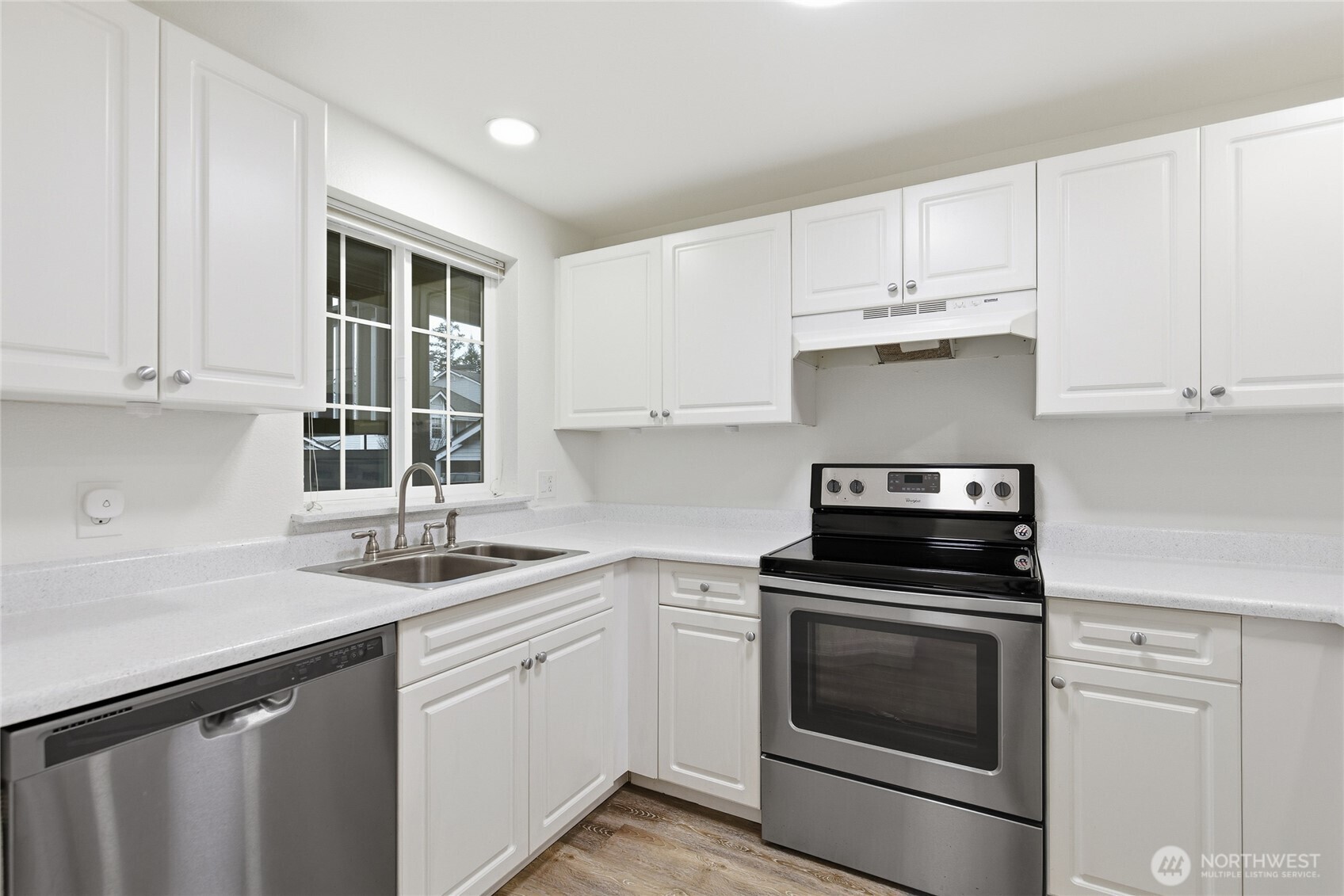 23321 Cedar Way #J204, Mountlake Terrace, WA 98043-4344
