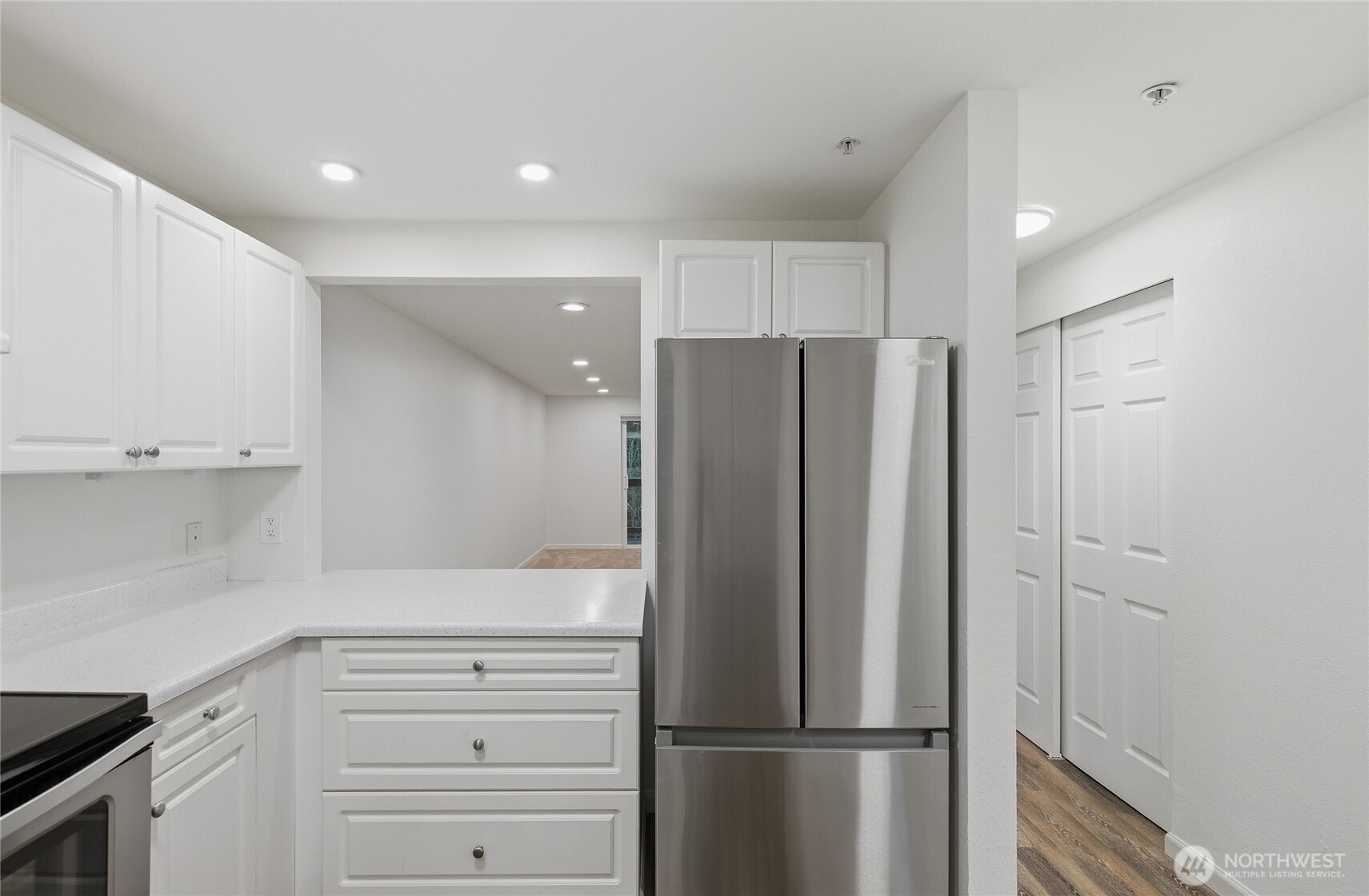 23321 Cedar Way #J204, Mountlake Terrace, WA 98043-4344