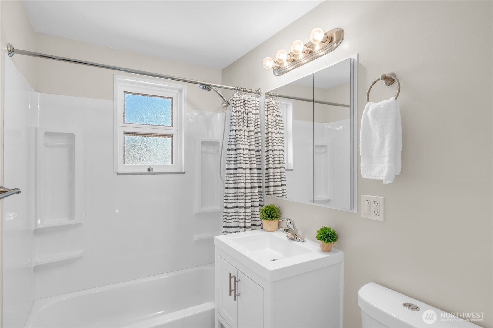 1314 N 188th Street , Shoreline, WA 98133