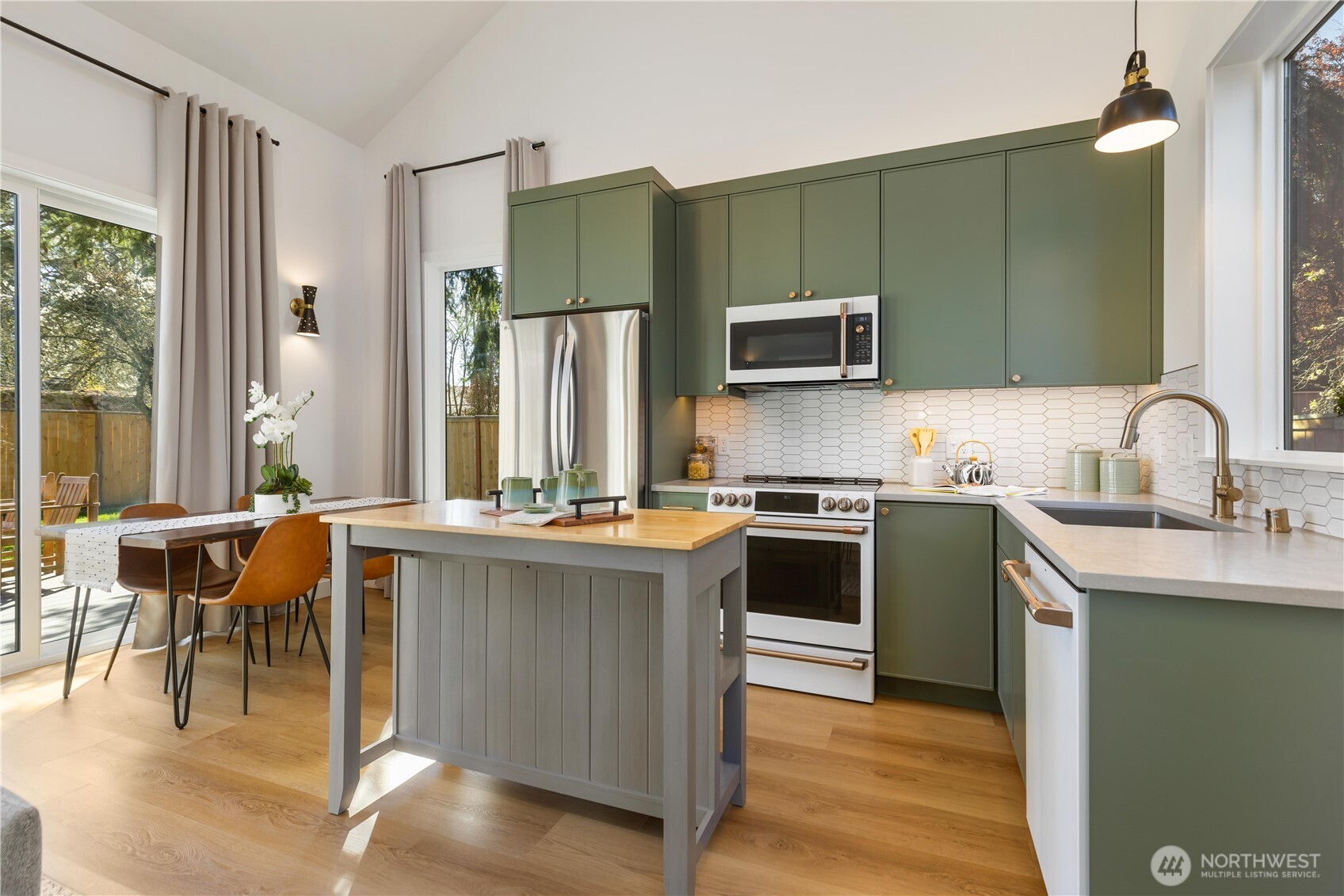 10039 13th Avenue NW, Seattle, WA 98177