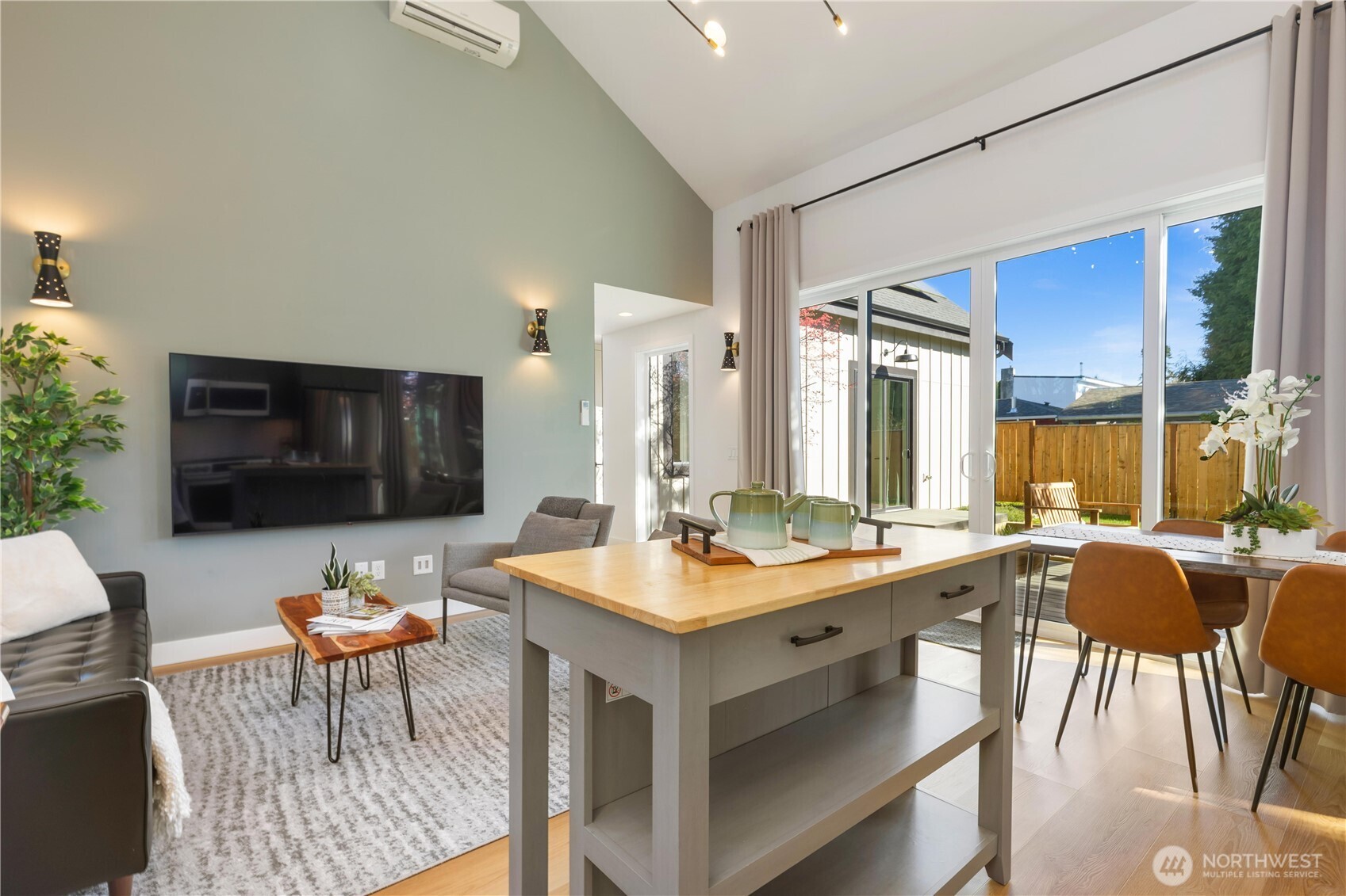 10039 13th Avenue NW, Seattle, WA 98177