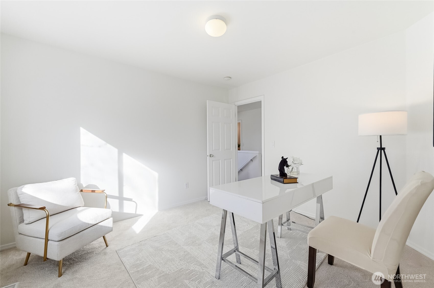 19440 77th Place NE, Kenmore, WA 98028