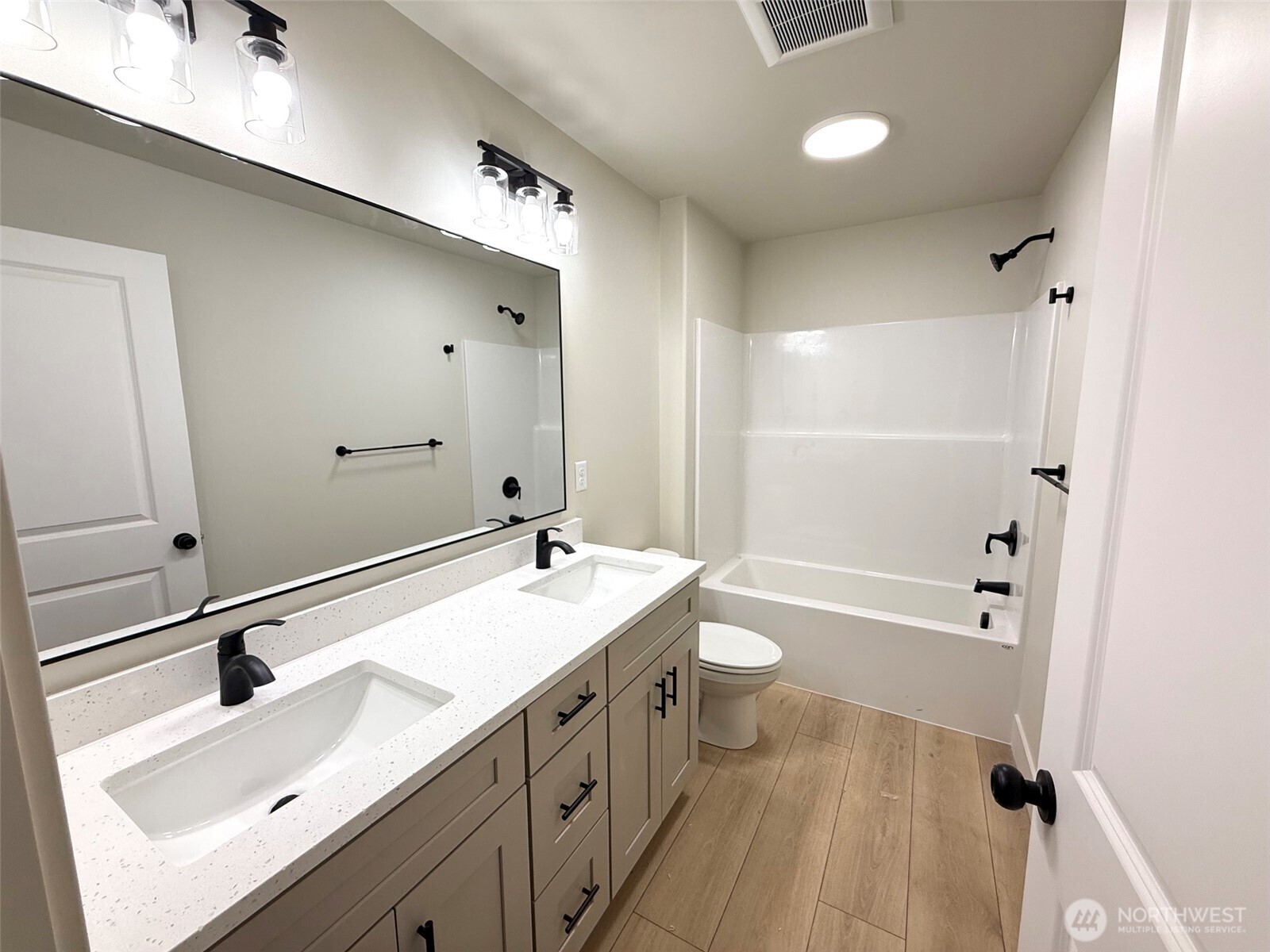 150 Juanita Way , Malaga, WA 98828