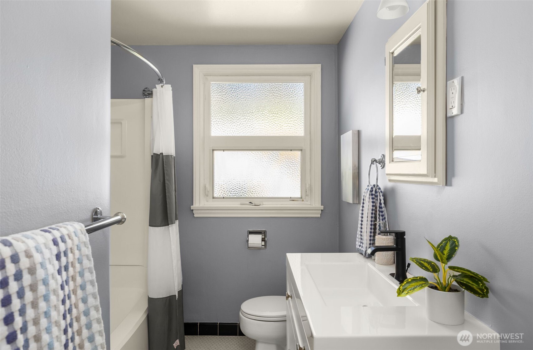 13703 Palatine Avenue N, Seattle, WA 98133