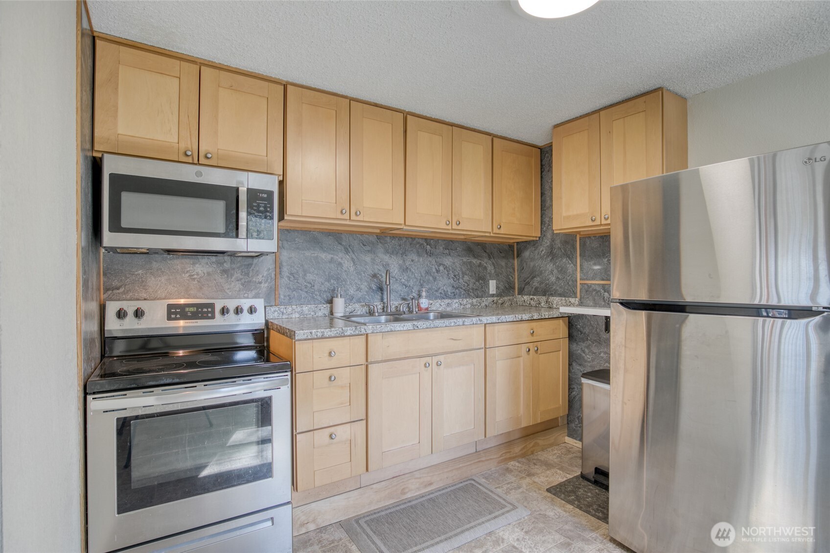 552 Puffin Avenue NE, Ocean Shores, WA 98569