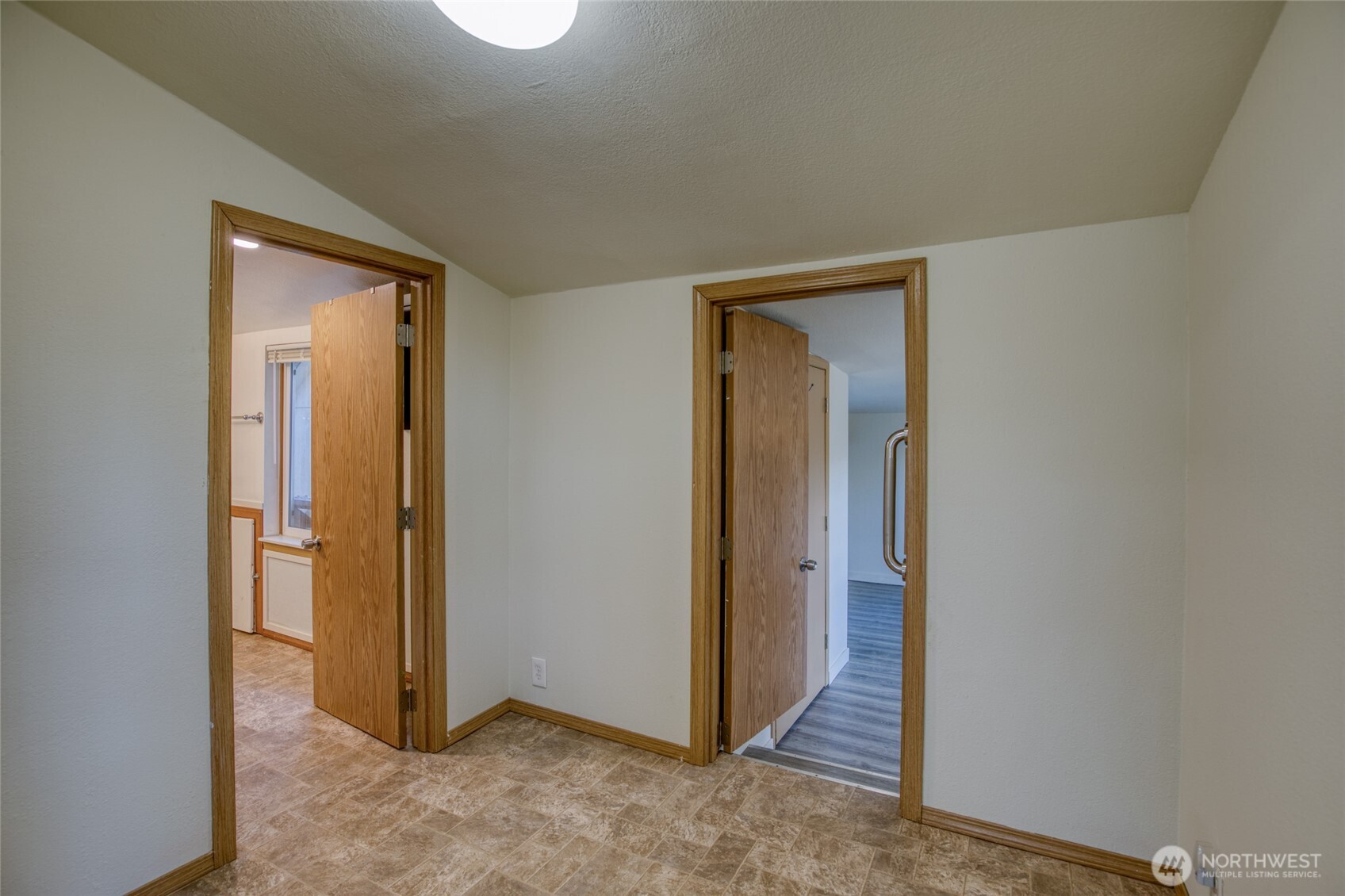 552 Puffin Avenue NE, Ocean Shores, WA 98569