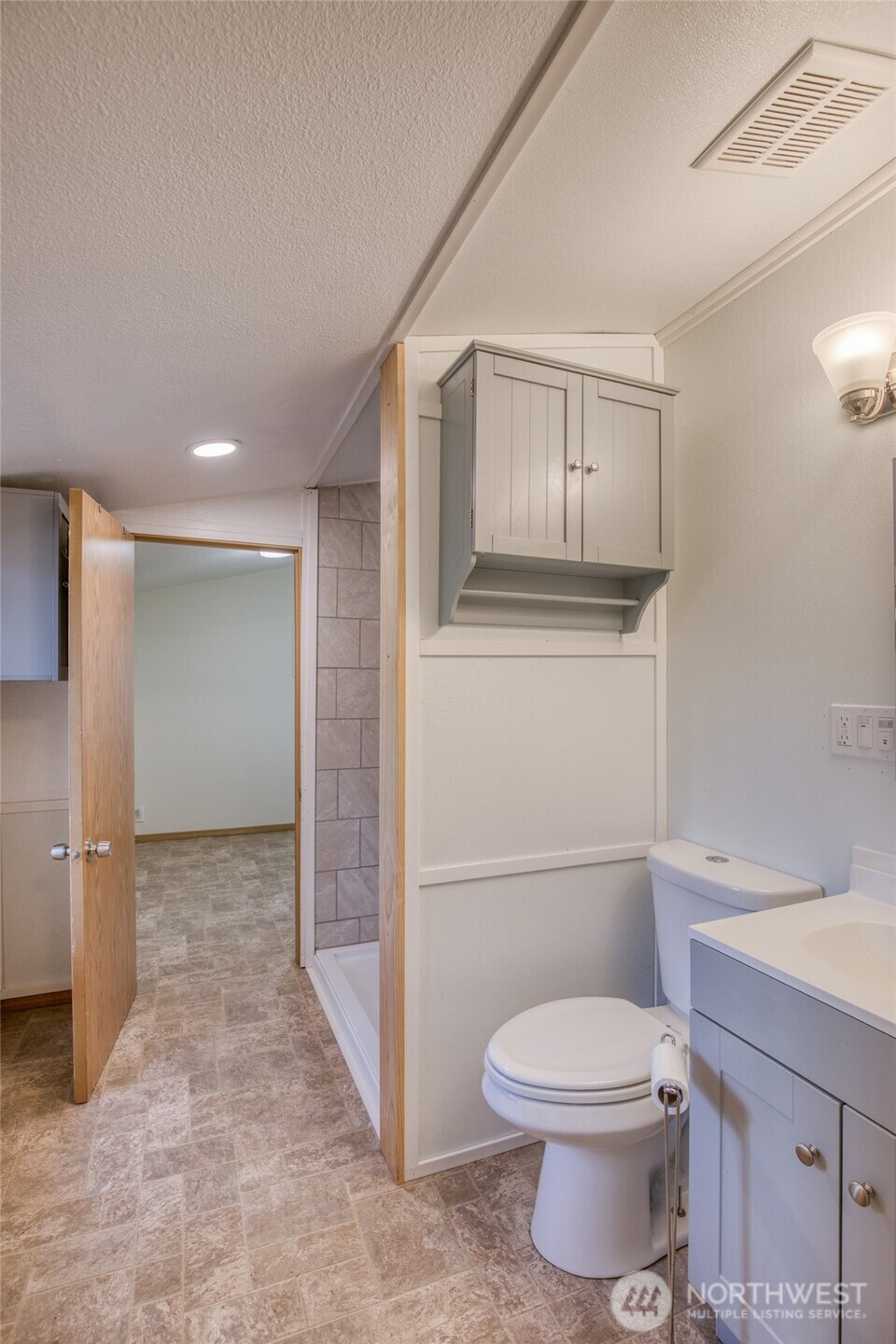 552 Puffin Avenue NE, Ocean Shores, WA 98569