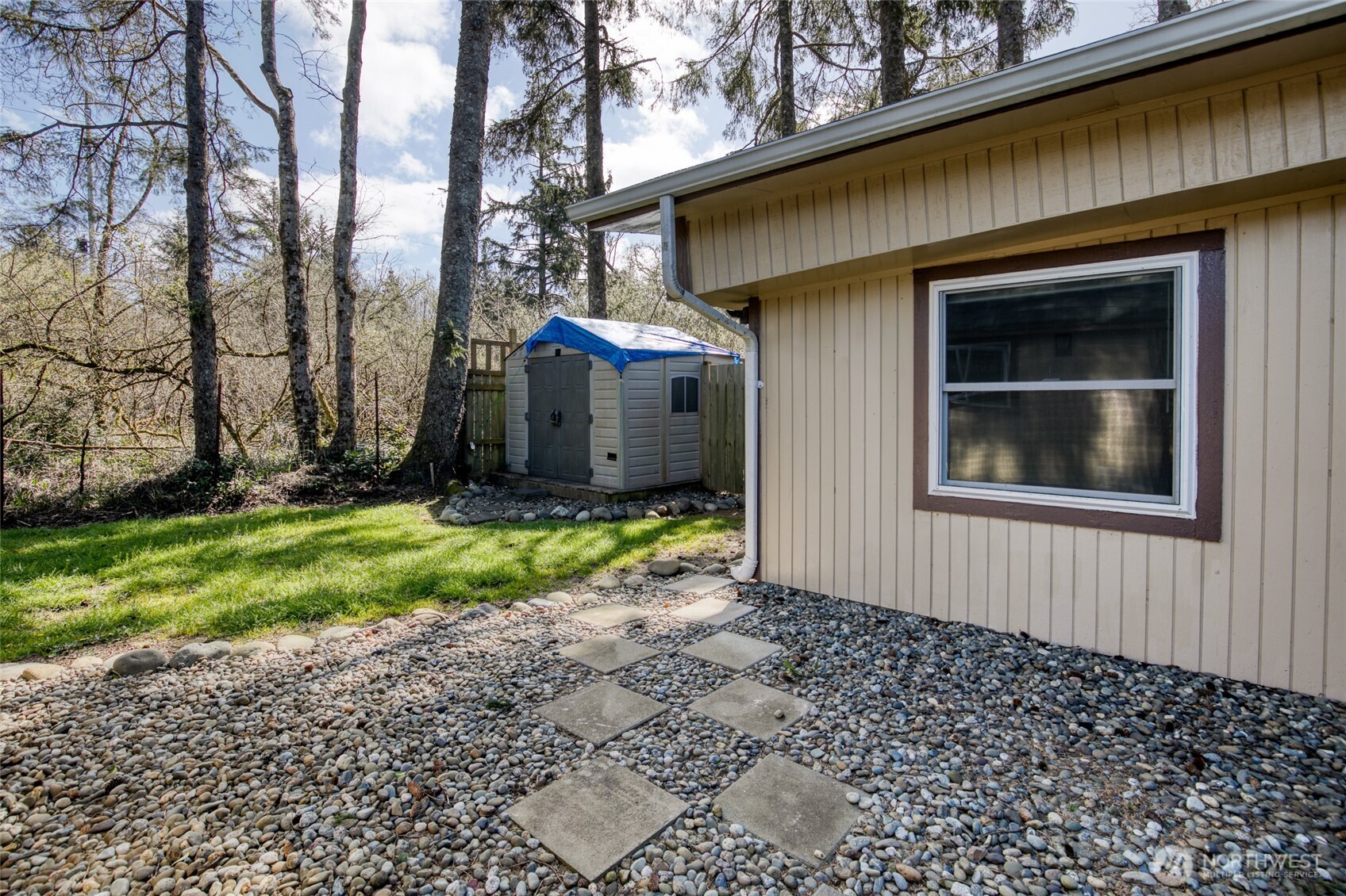 552 Puffin Avenue NE, Ocean Shores, WA 98569