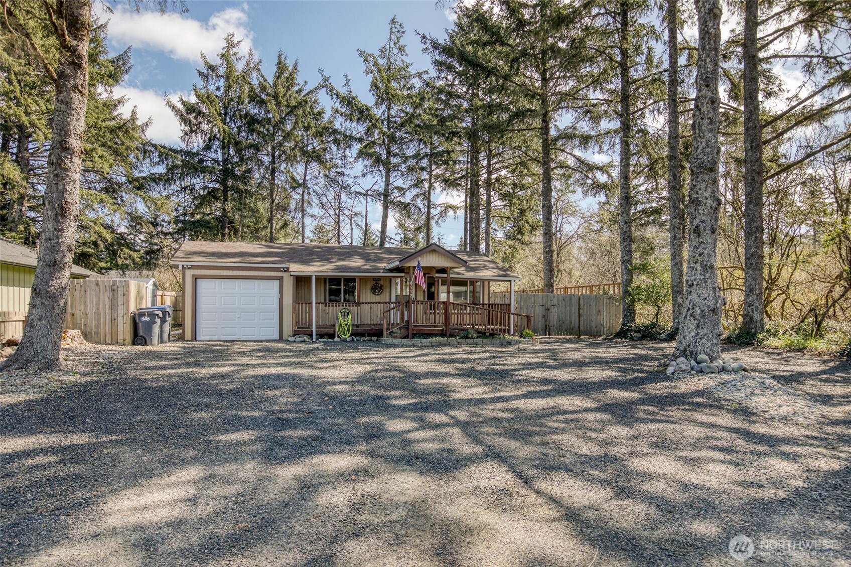 552 Puffin Avenue NE, Ocean Shores, WA 98569