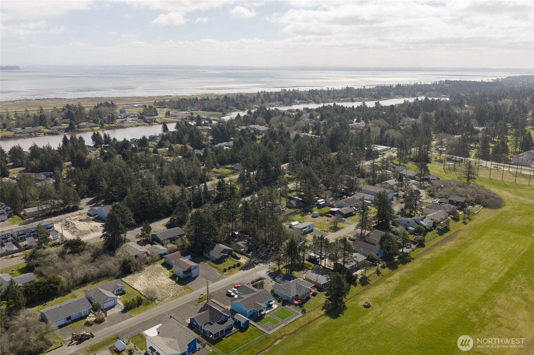 552 Puffin Avenue NE, Ocean Shores, WA 98569