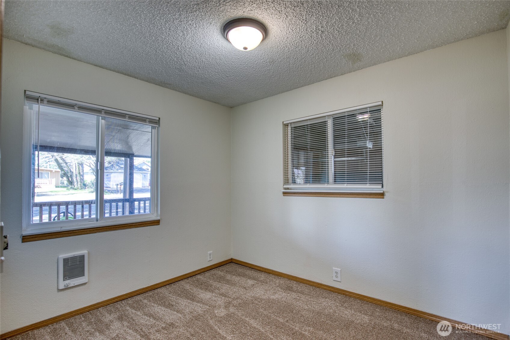 552 Puffin Avenue NE, Ocean Shores, WA 98569