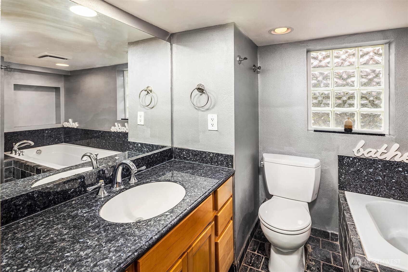 2614 E Pike Street , Seattle, WA 98122