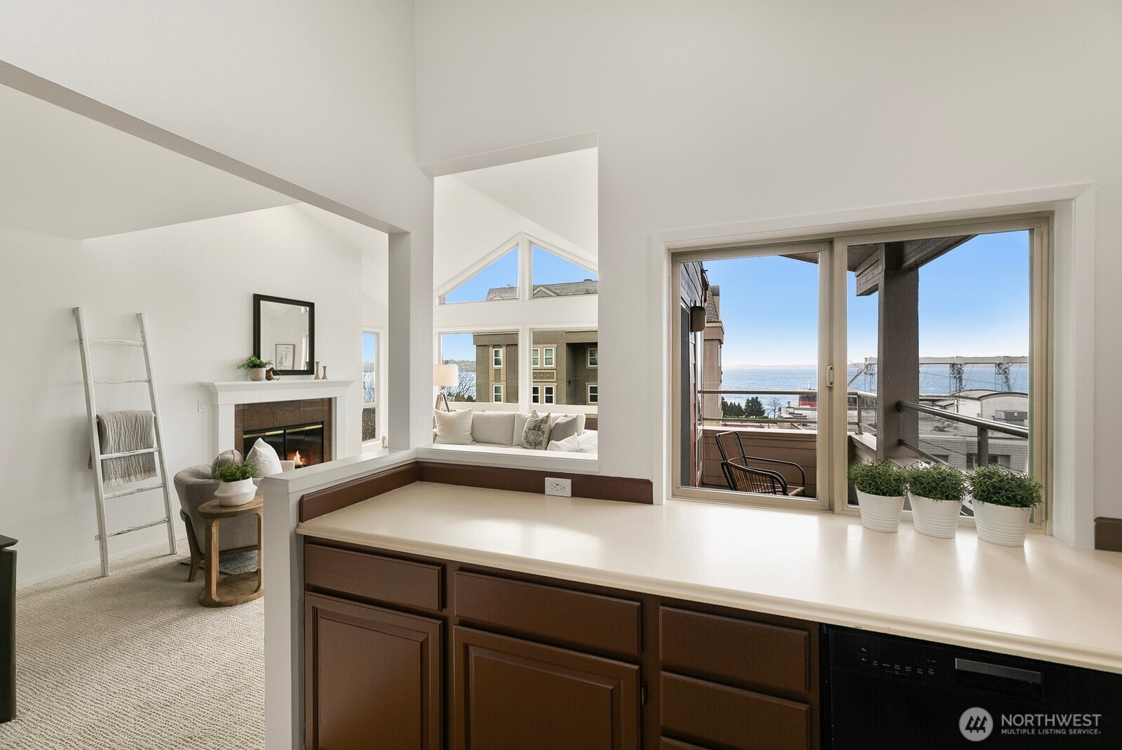 522 W Mercer Place #401, Seattle, WA 98119