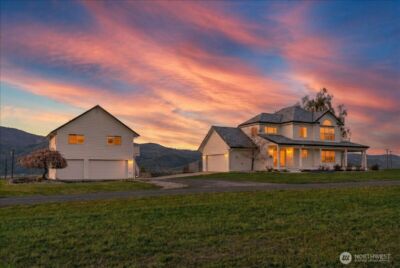 1190 Summit Boulevard , Manson, WA 98831