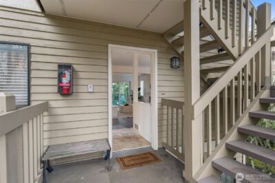 412 10th Street #B202, Kirkland, WA 98033