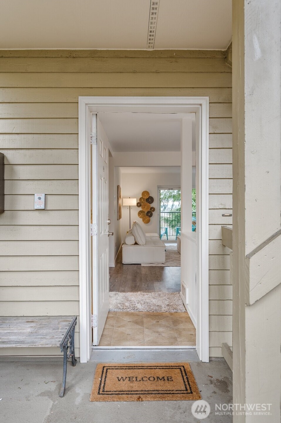 412 10th Street #B202, Kirkland, WA 98033
