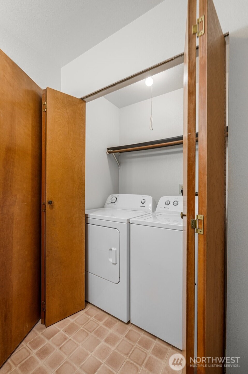 412 10th Street #B202, Kirkland, WA 98033
