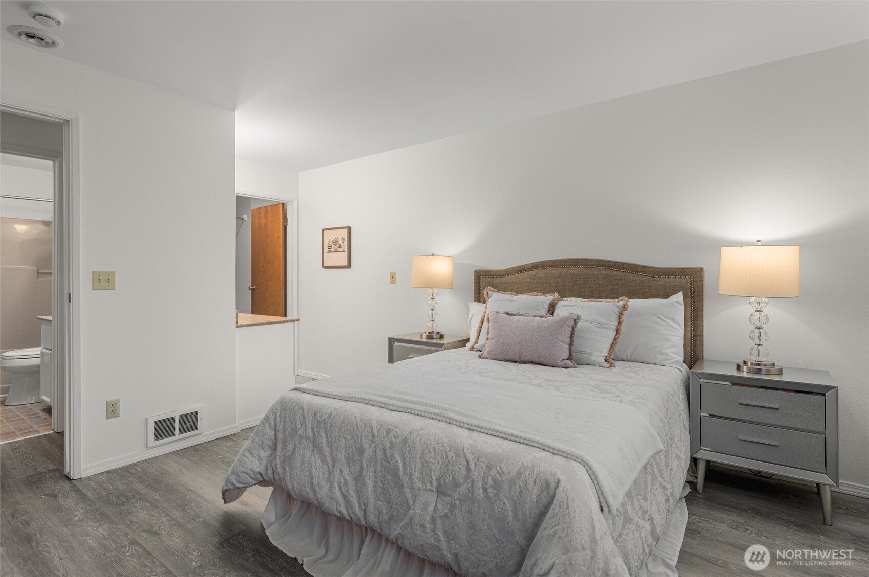 412 10th Street #B202, Kirkland, WA 98033
