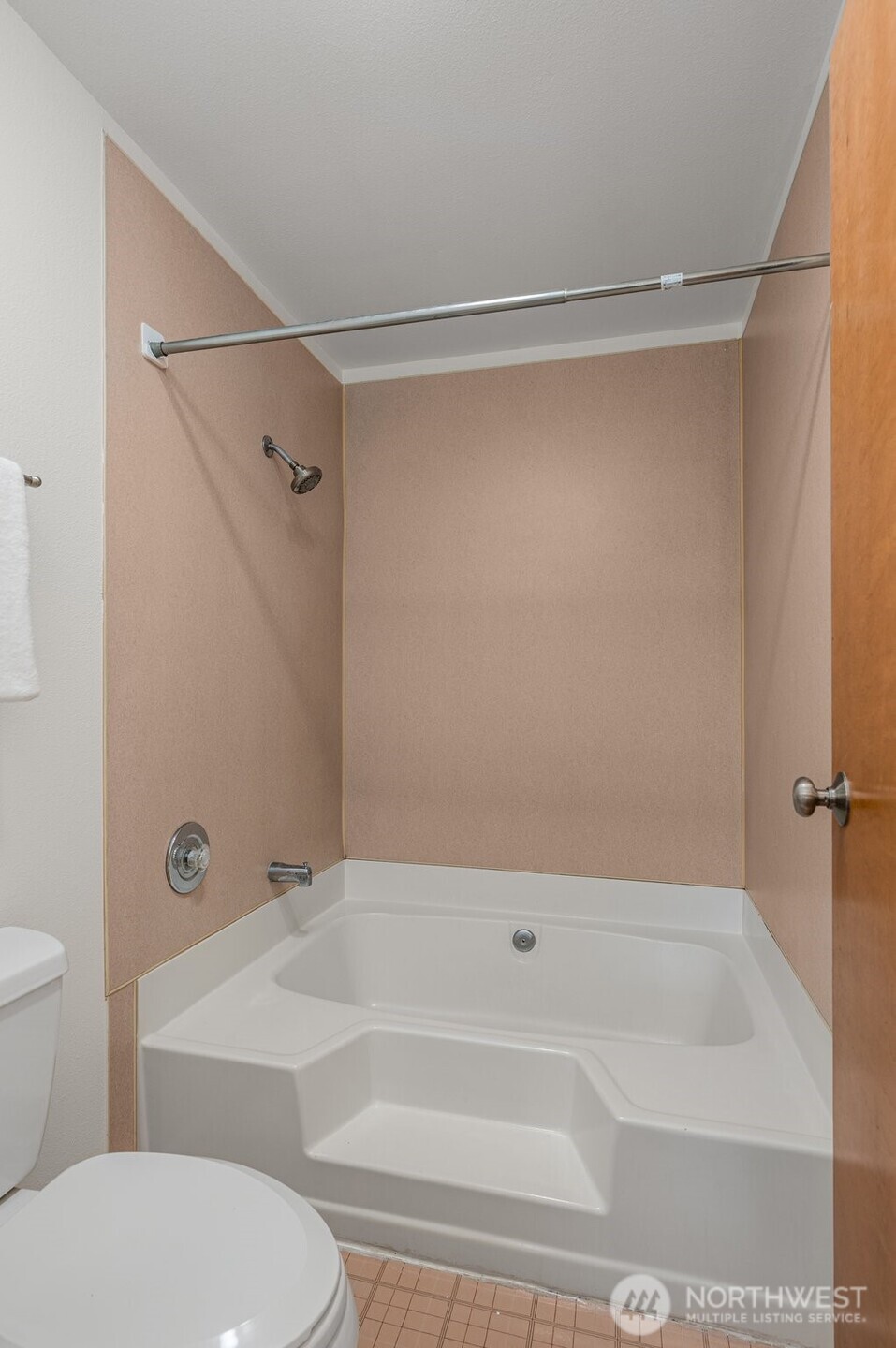 412 10th Street #B202, Kirkland, WA 98033