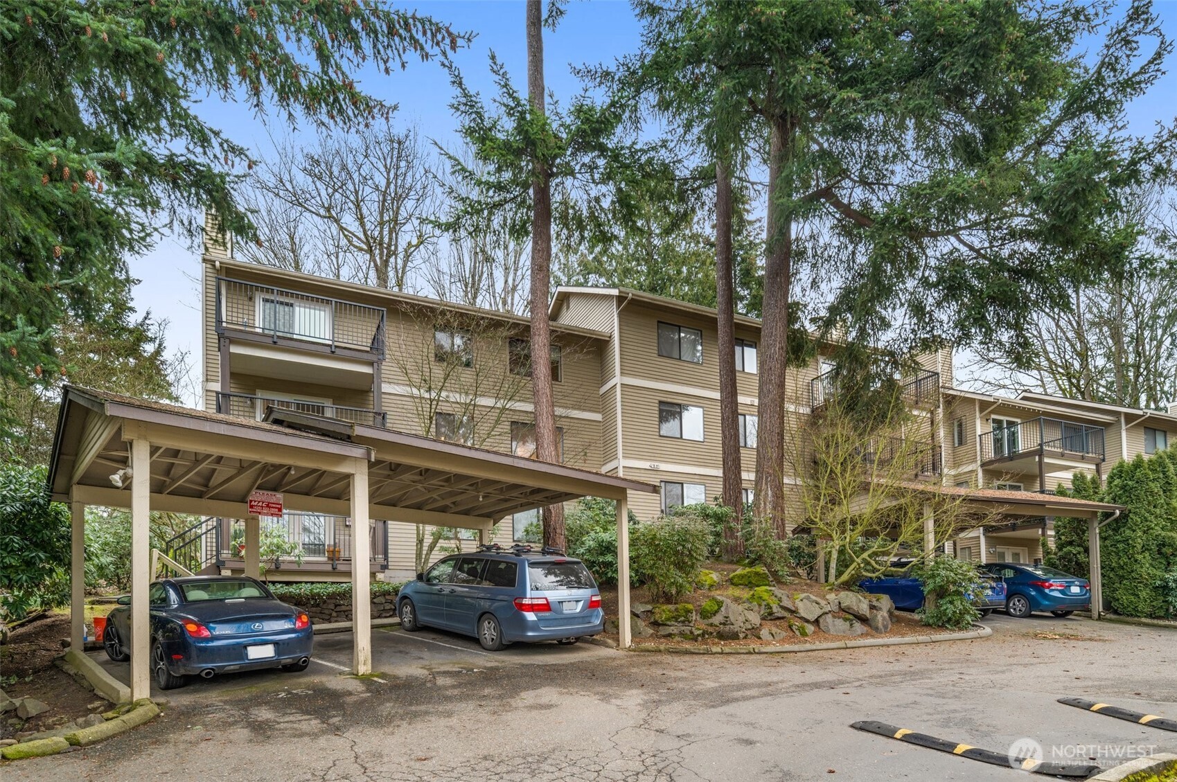 412 10th Street #B202, Kirkland, WA 98033