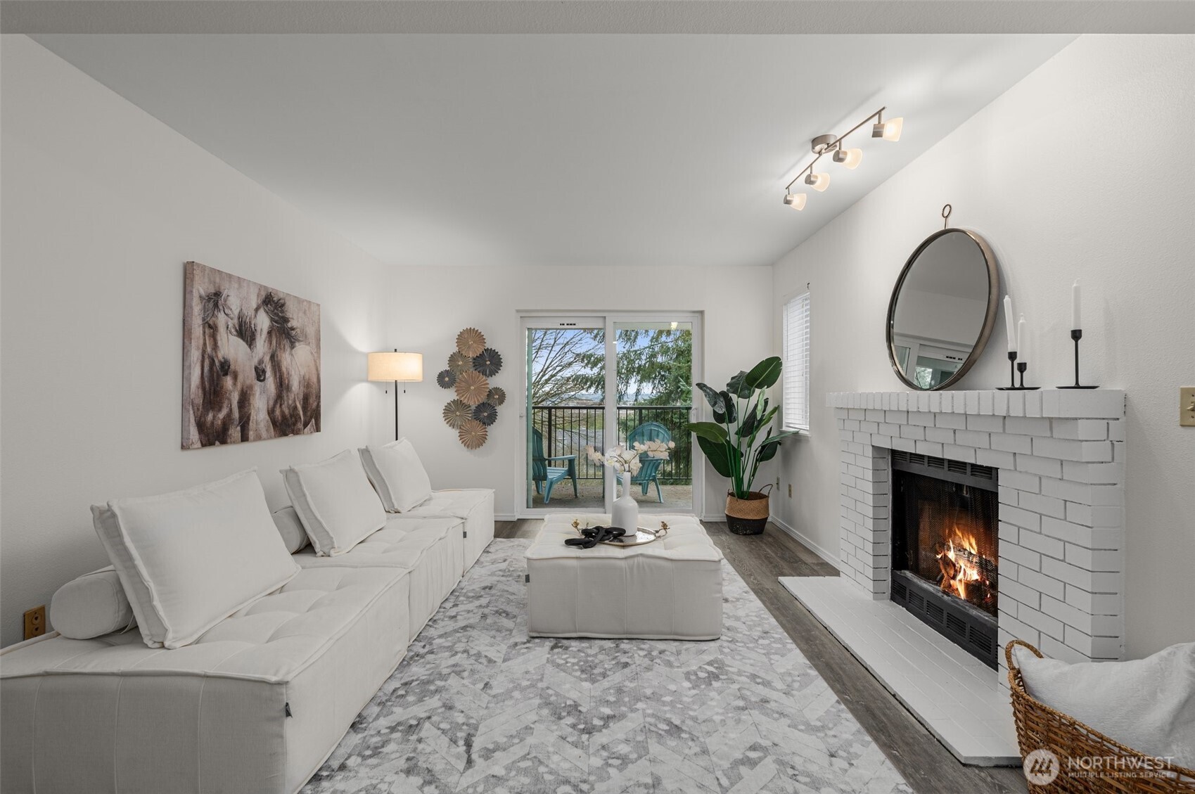 412 10th Street #B202, Kirkland, WA 98033