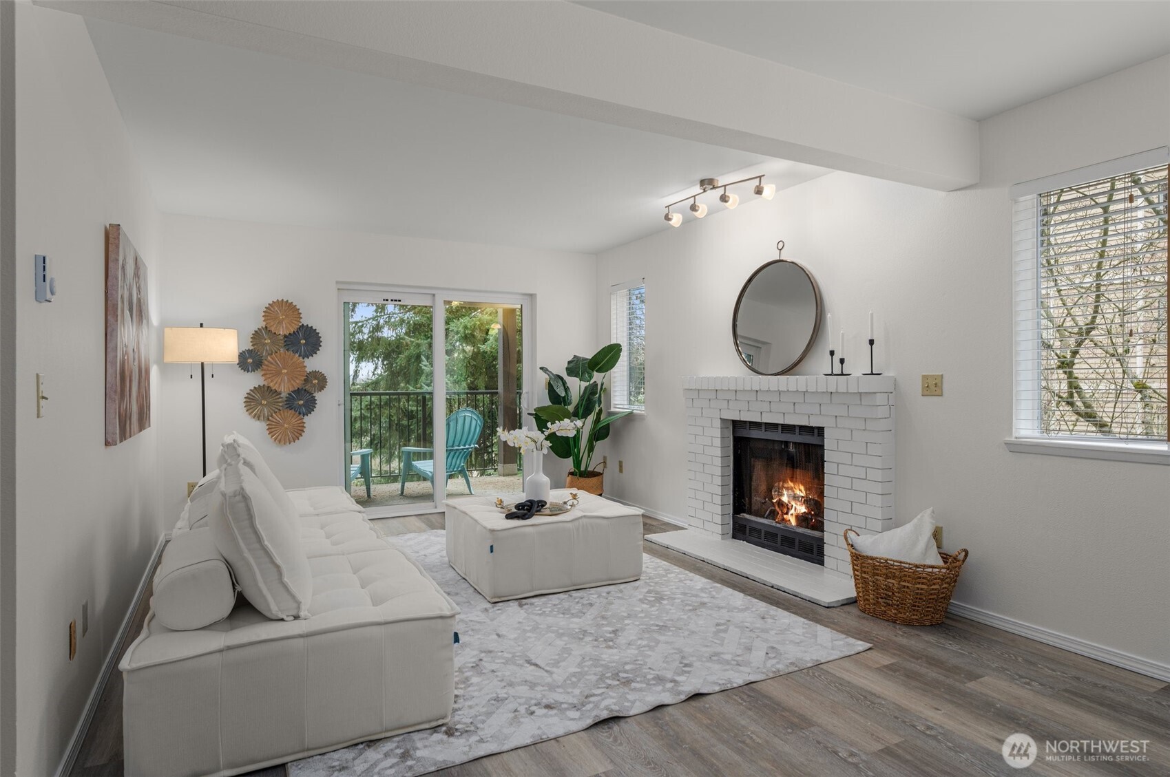 412 10th Street #B202, Kirkland, WA 98033