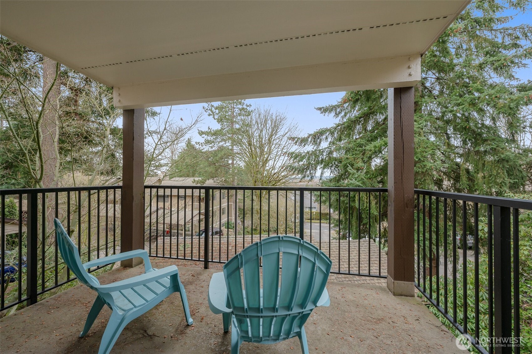 412 10th Street #B202, Kirkland, WA 98033