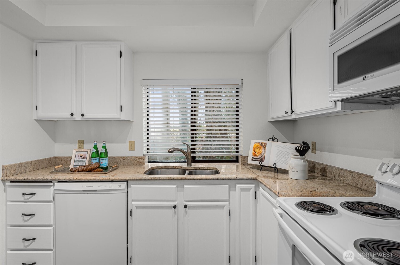 412 10th Street #B202, Kirkland, WA 98033