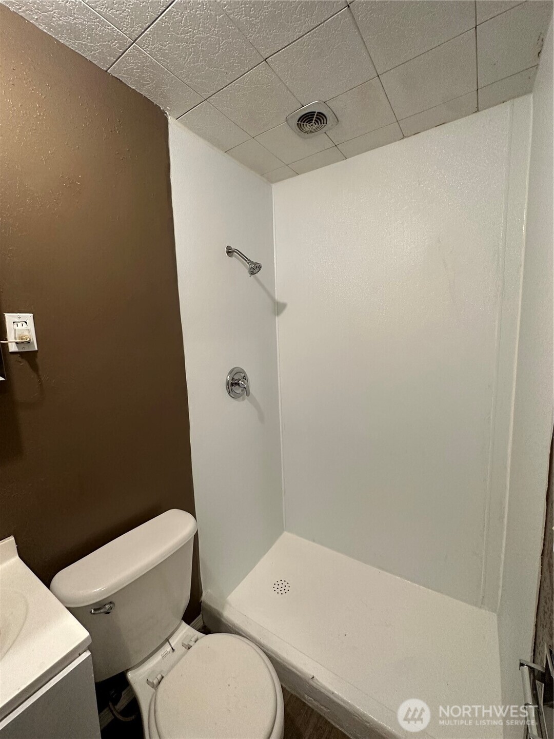616 Columbia Avenue , Bridgeport, WA 98813
