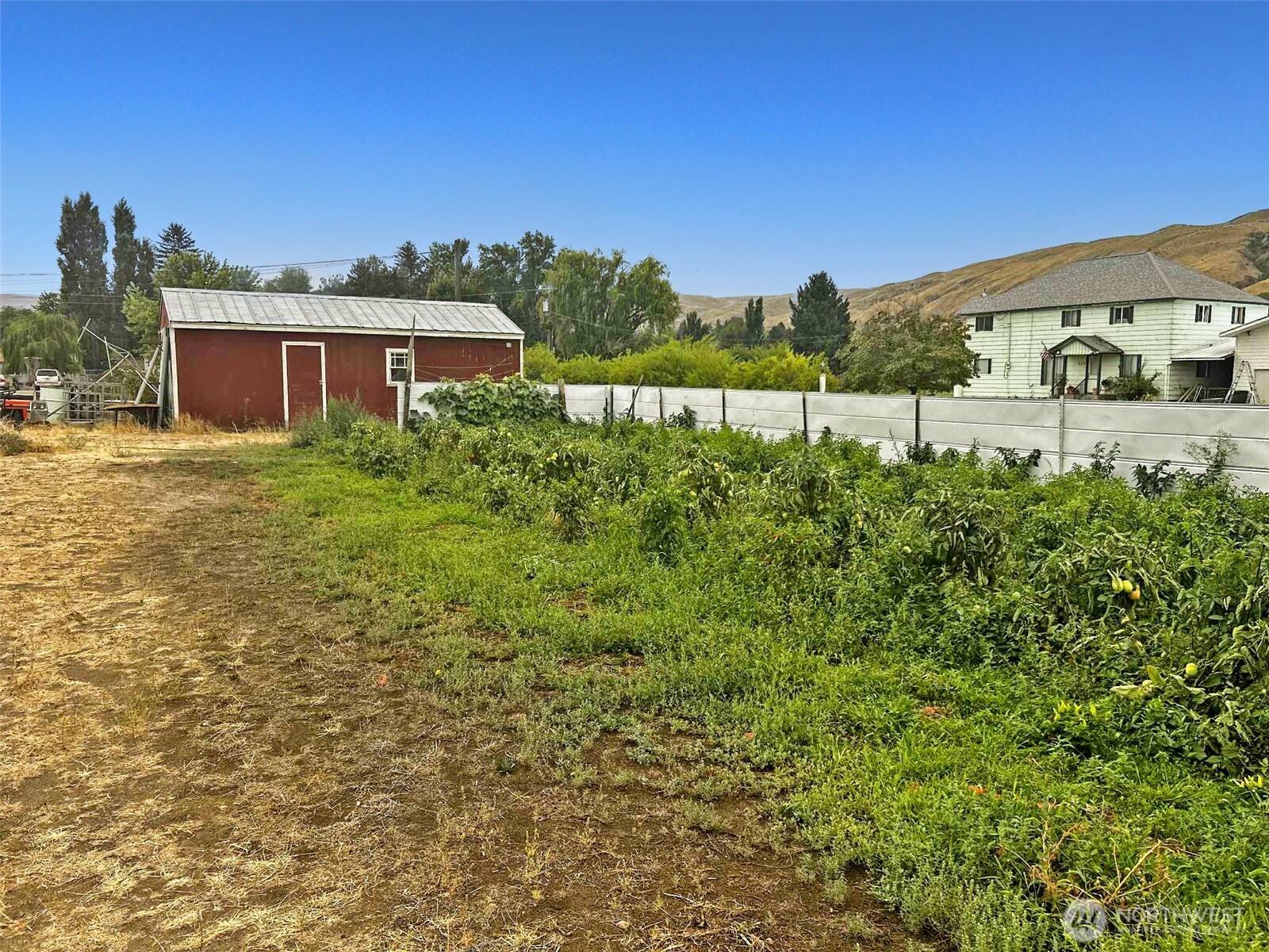616 Columbia Avenue , Bridgeport, WA 98813