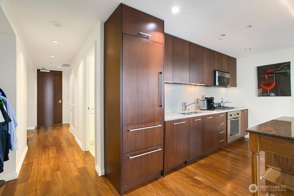 500 106th Avenue NE #2609, Bellevue, WA 98004-8688