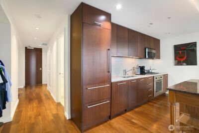 500 106th Avenue NE #2609, Bellevue, WA 98004-8688 - Photo 8
