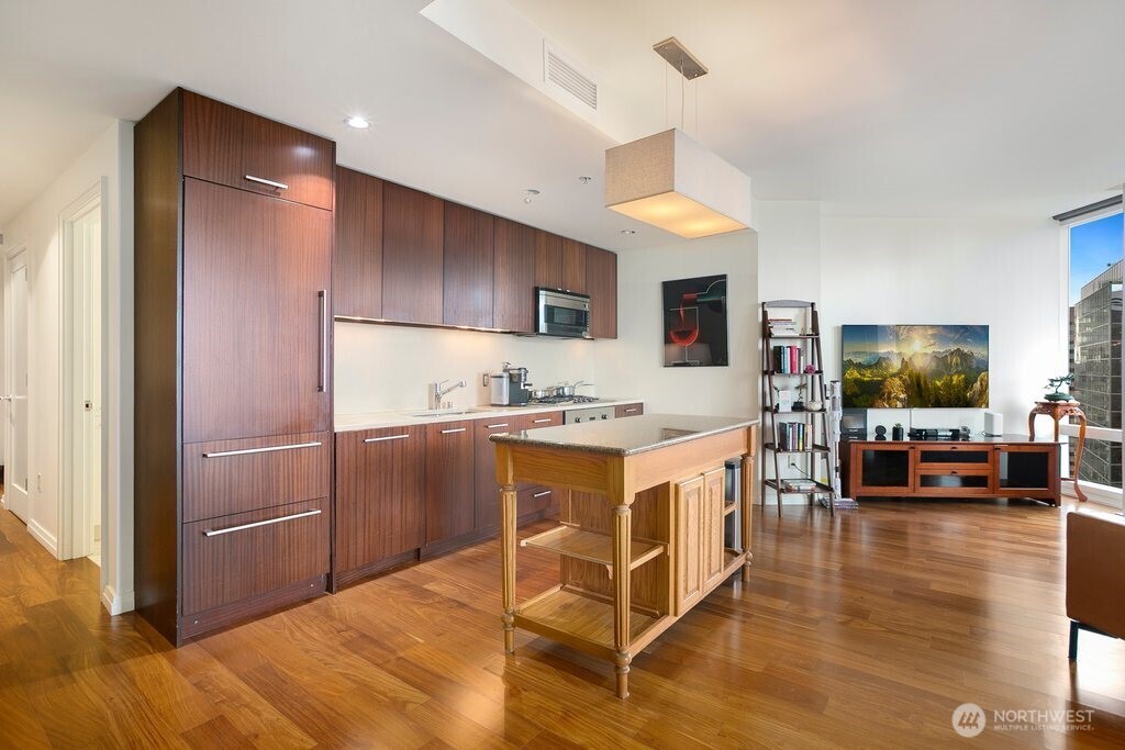 500 106th Avenue NE #2609, Bellevue, WA 98004-8688