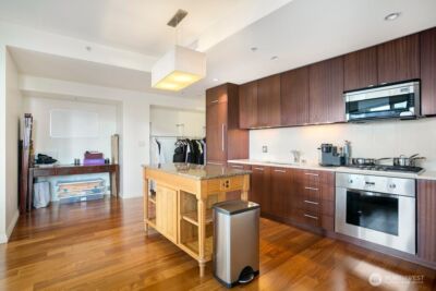 500 106th Avenue NE #2609, Bellevue, WA 98004-8688 - Photo 10