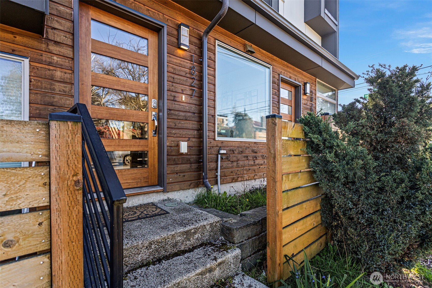 1827 NW 85th St , Seattle, WA 98117