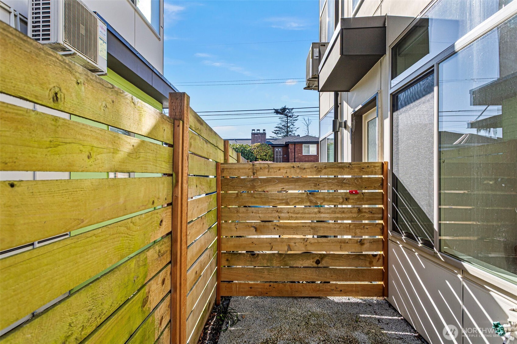 1827 NW 85th St , Seattle, WA 98117