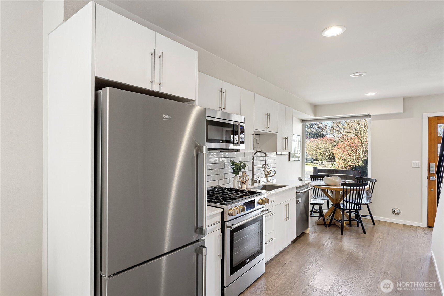 1827 NW 85th St , Seattle, WA 98117