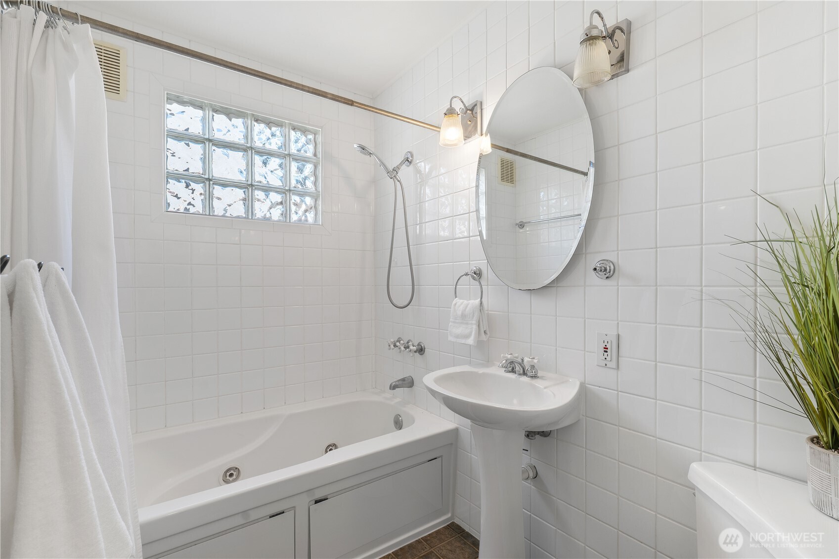 10007 114th Place NE, Kirkland, WA 98033