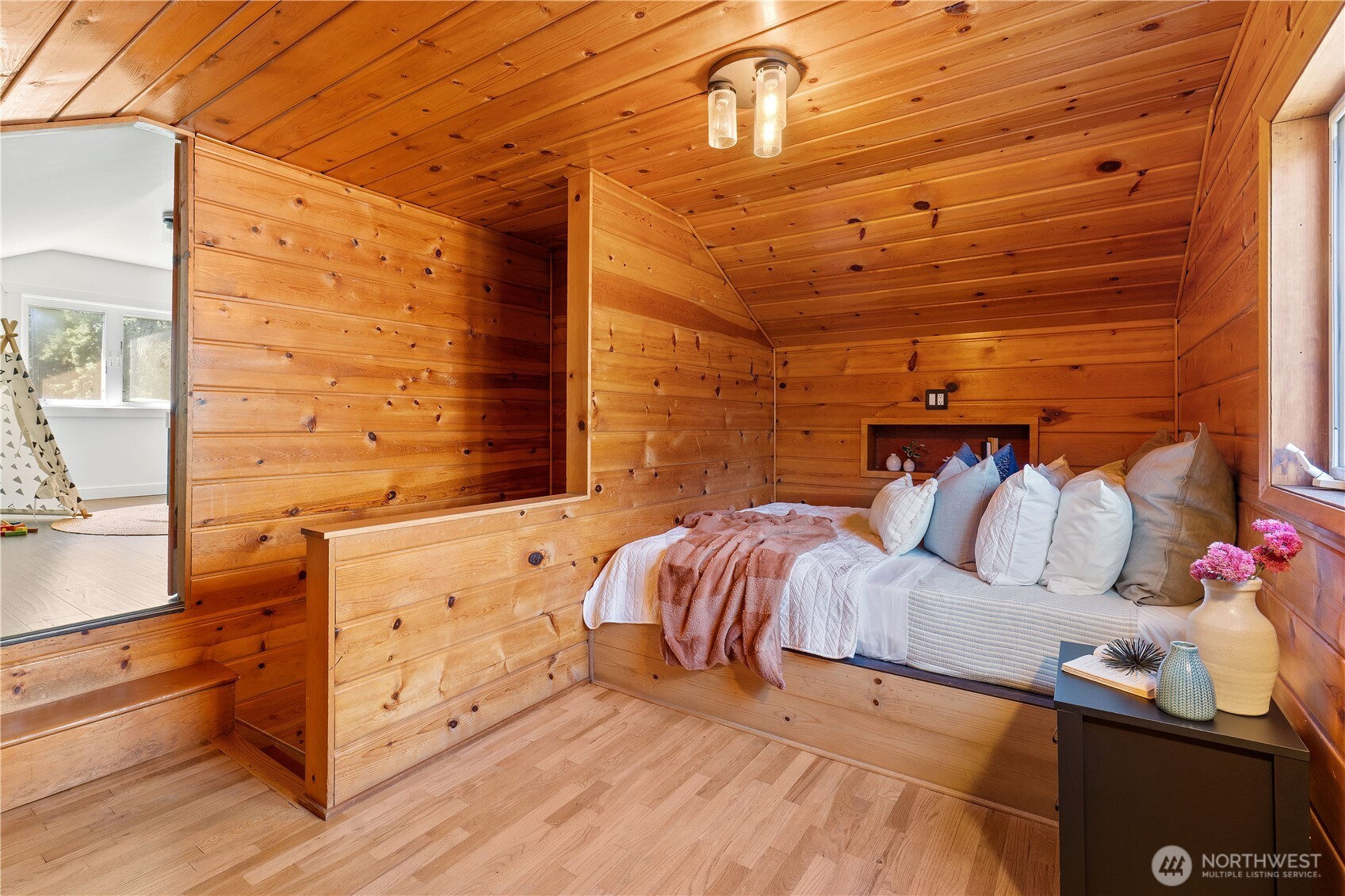 10007 114th Place NE, Kirkland, WA 98033