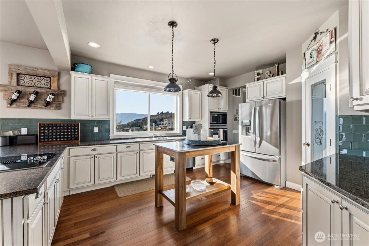 200 Crescent Street , Chelan, WA 98816